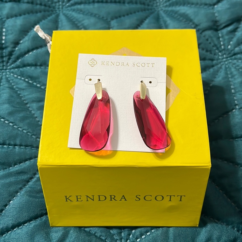 NIB Kendra Scott Earrings